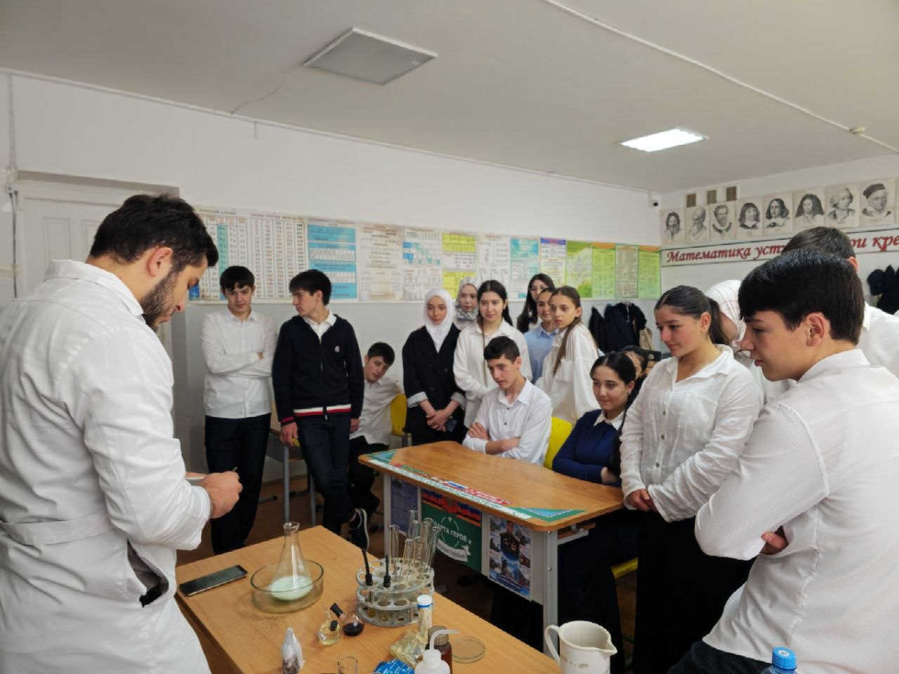 «С наукой в сёла!» превратила школы Акушинского района в лаборатории